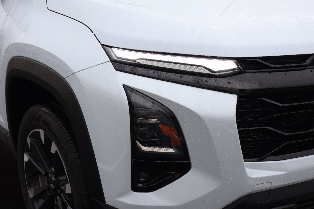 New 2027 Chevrolet Equinox RS w/ Safety and Technology Package AWD/4WD image 3