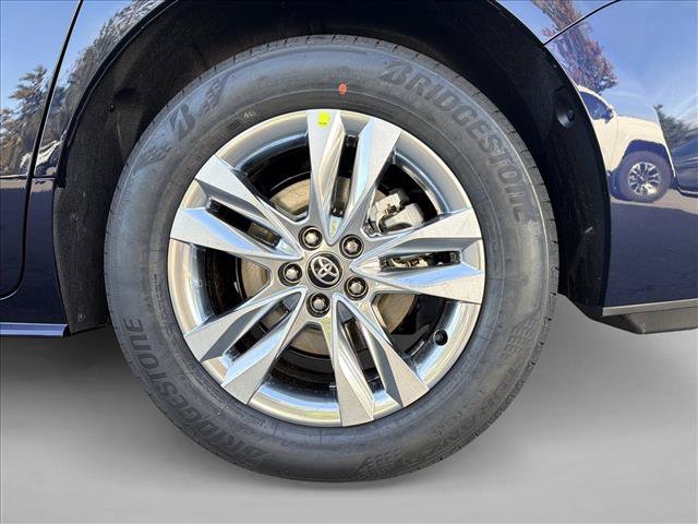 New 2026 Toyota Sienna XLE AWD/4WD image 9