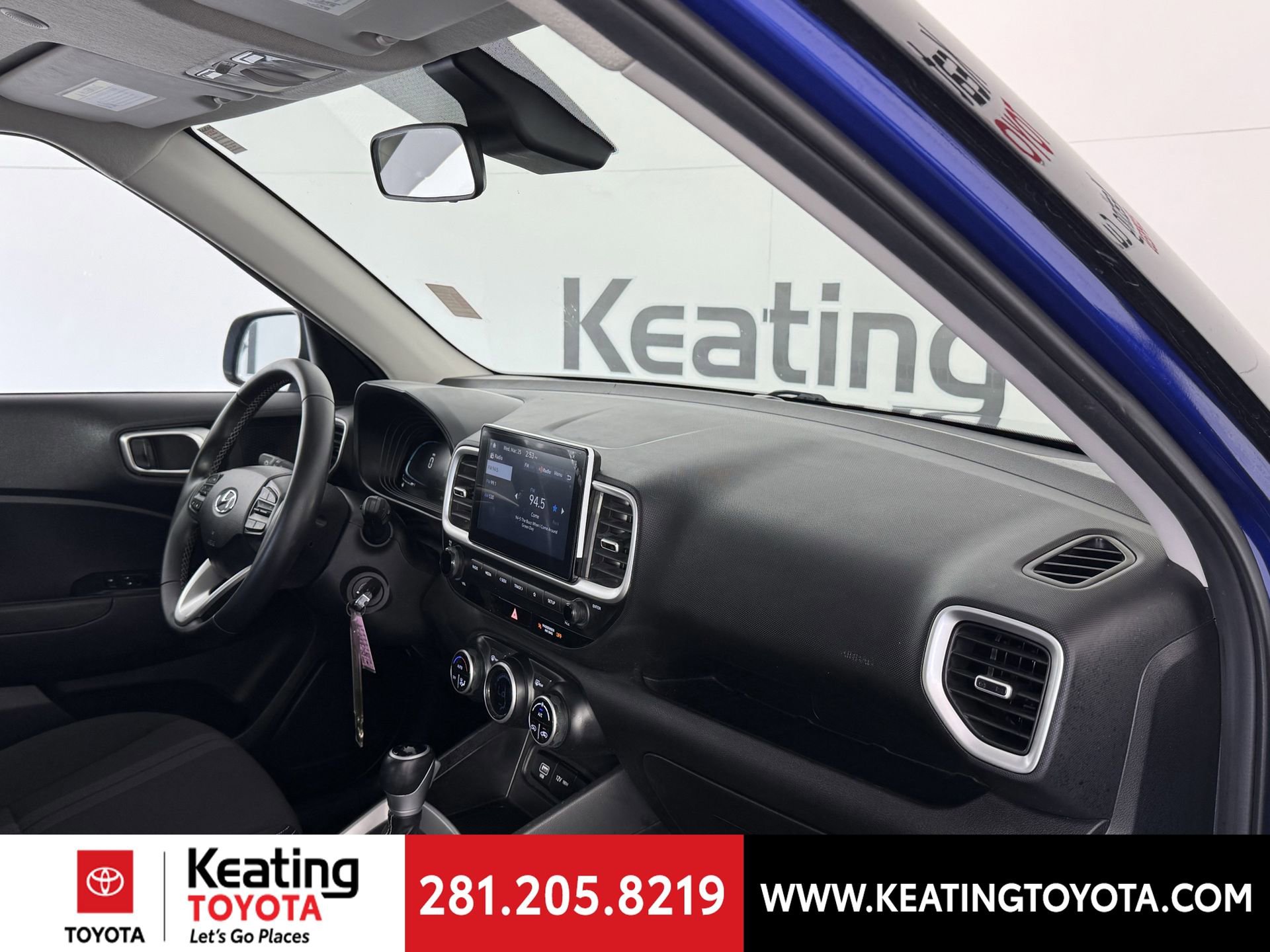 Used 2023 Hyundai Venue SEL image 22