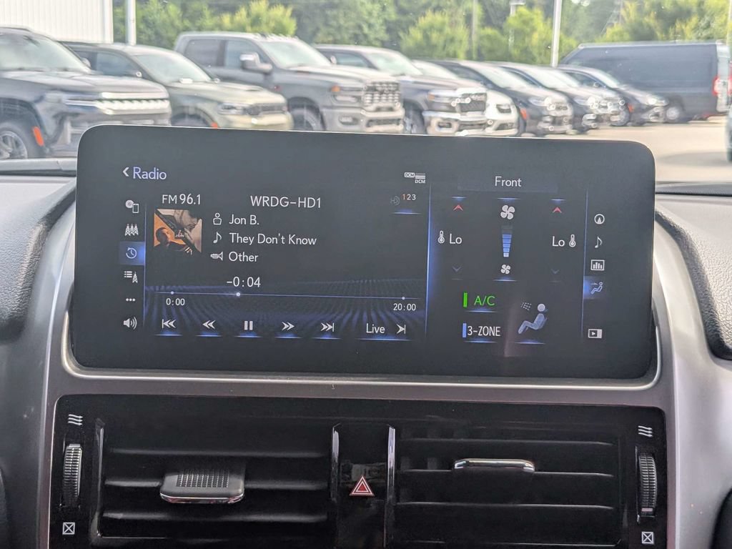 Used 2022 Lexus GX 460 Luxury w/ Sport Design Package AWD/4WD image 17