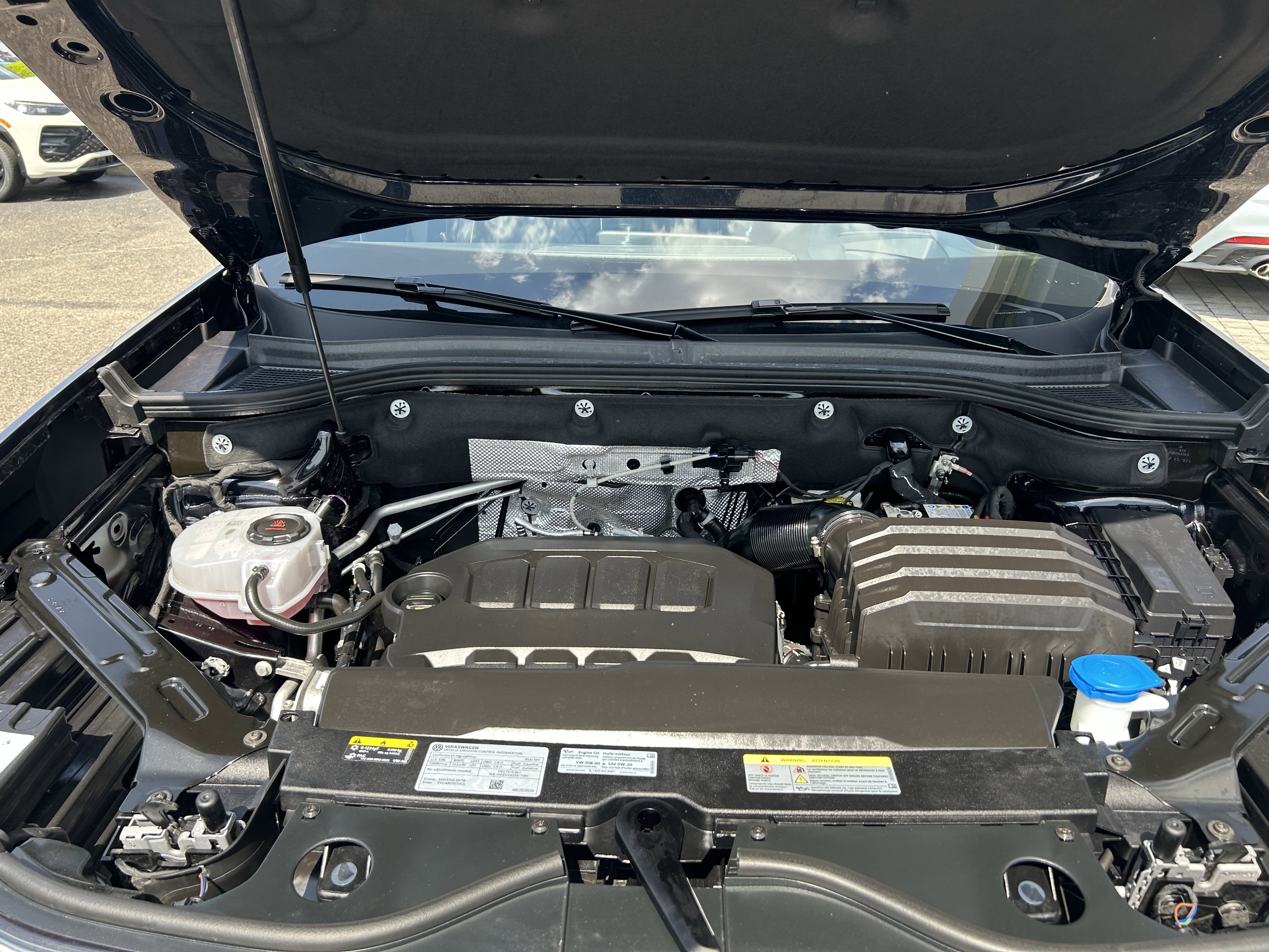 Certified 2025 Volkswagen Atlas Cross Sport SEL Premium R-Line AWD/4WD image 30