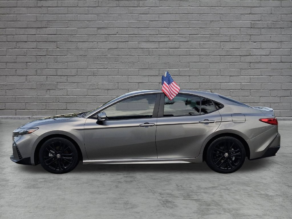 Used 2025 Toyota Camry SE FWD image 4