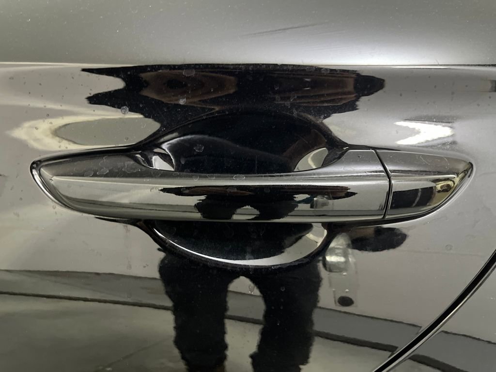 Used 2025 Genesis G70 2.5T image 40