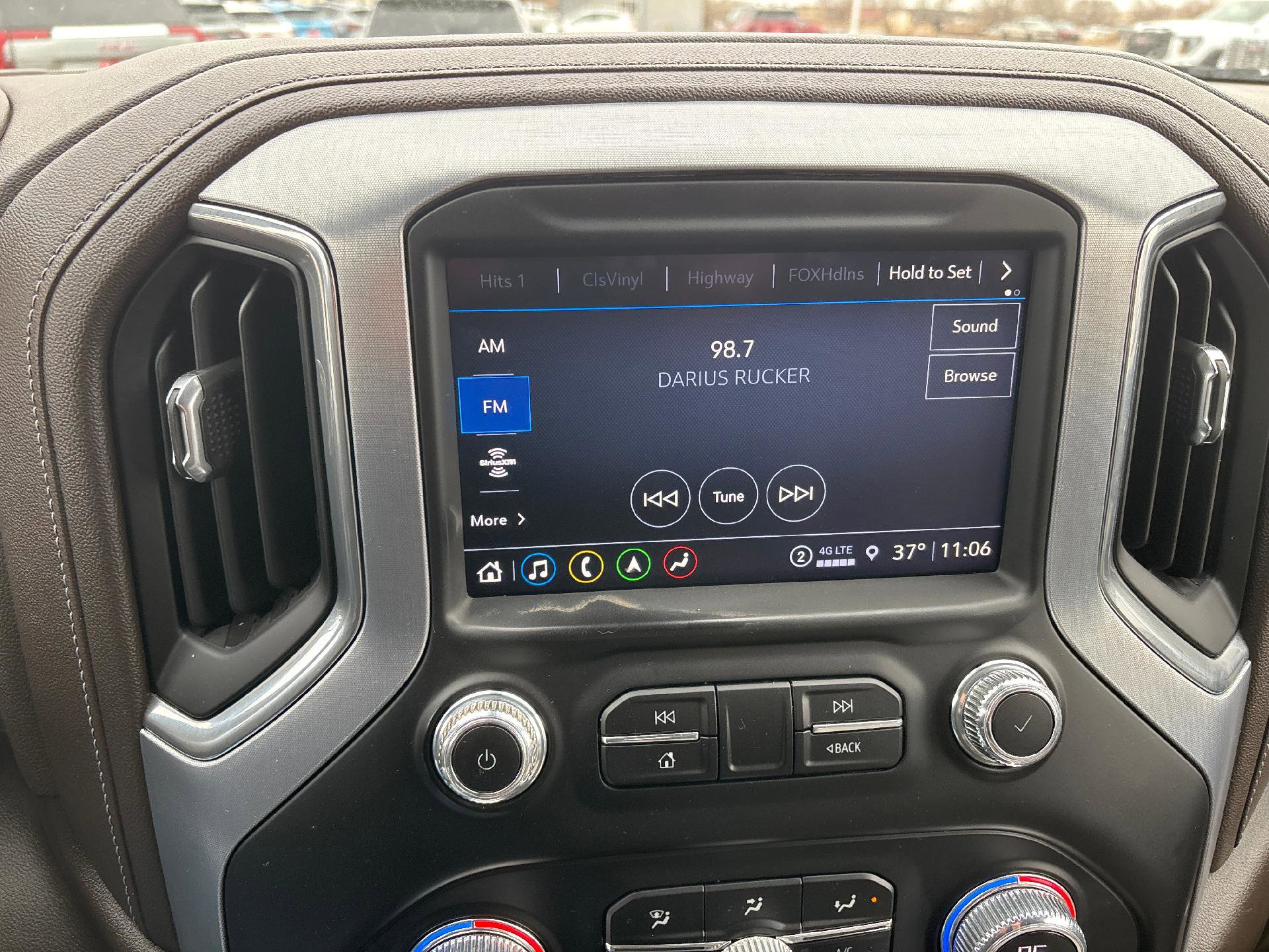 Used 2023 GMC Sierra 2500 SLT w/ SLT Preferred Package image 23