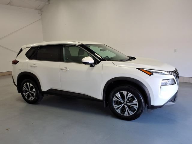 Used 2021 Nissan Rogue SV FWD image 2