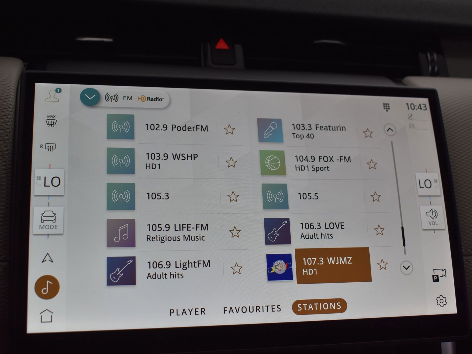 New 2024 Land Rover Discovery Sport Dynamic SE image 13