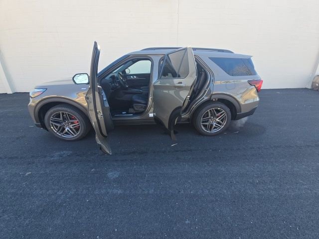 New 2026 Ford Explorer ST-Line w/ ST-Line Street Pack image 15