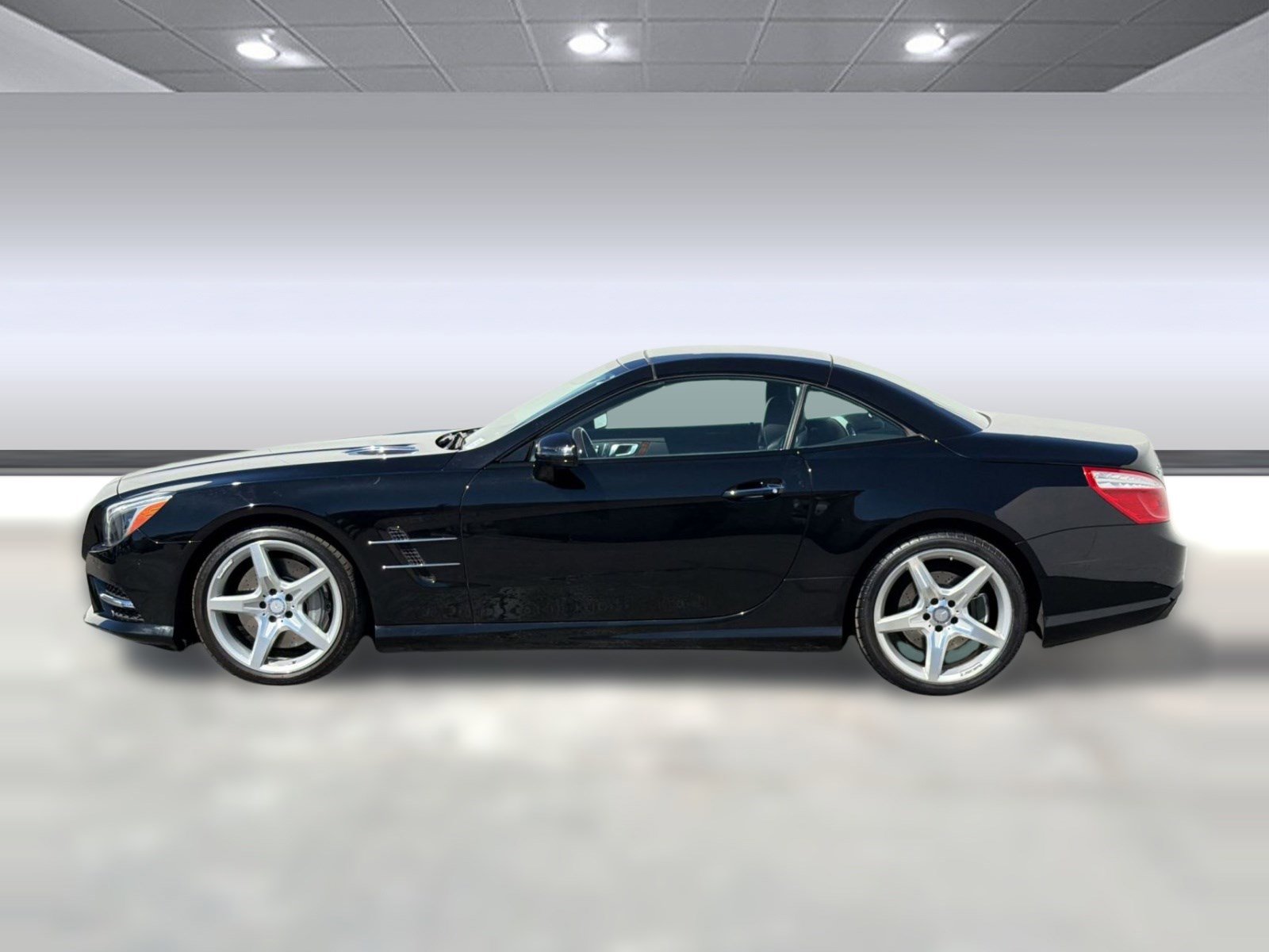 Used 2013 Mercedes-Benz SL 550 w/ Premium Pkg image 2