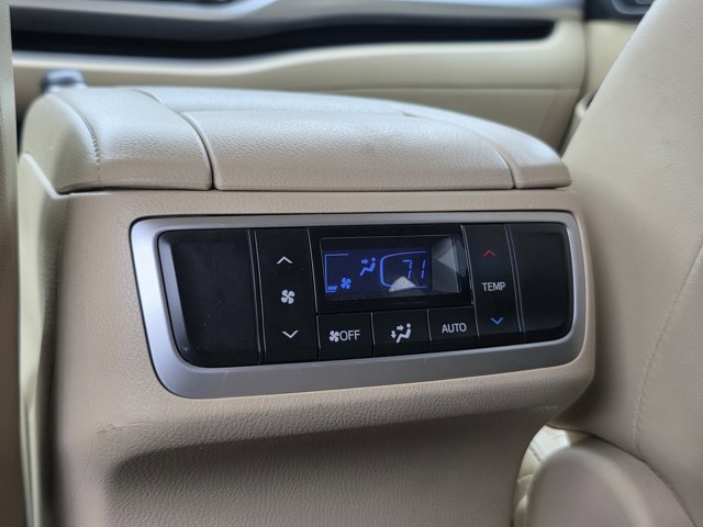 Used 2015 Toyota Highlander XLE AWD/4WD image 14