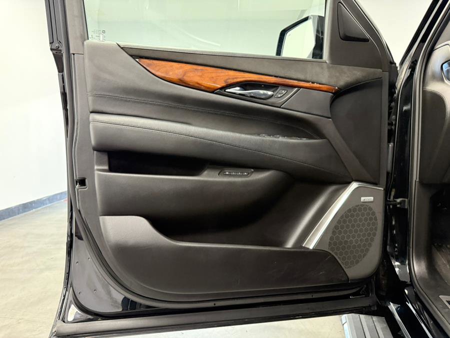 Used 2015 Cadillac Escalade Premium image 27