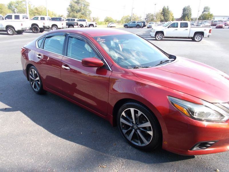Used 2016 Nissan Altima 2.5 SR w/ LED Appearance Package FWD image 11