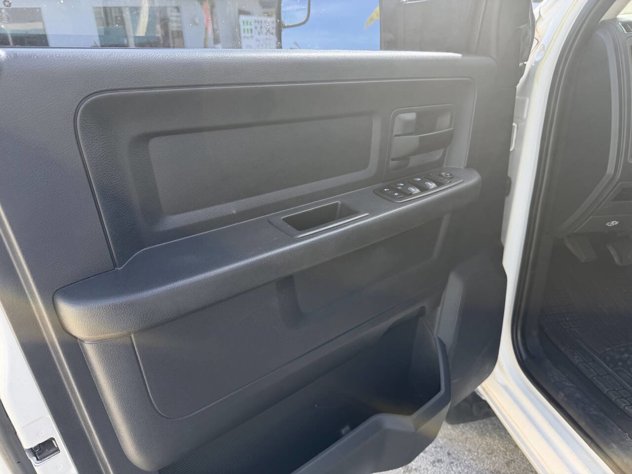 Used 2010 Dodge Ram 1500 Truck ST w/ SXT Appearance Group image 13