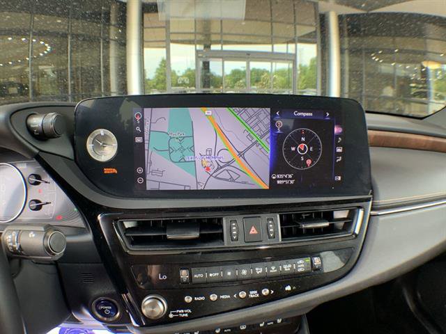 Certified 2022 Lexus ES 300h Ultra Luxury w/ Accessory Package 2 FWD image 18