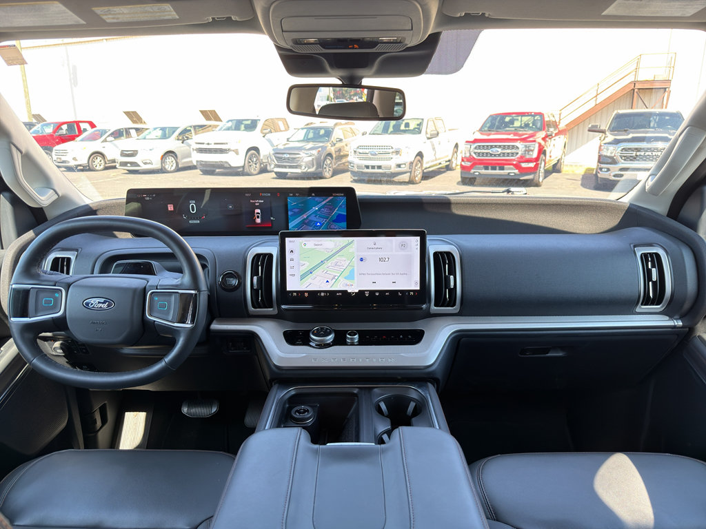 Used 2025 Ford Expedition Active AWD/4WD image 9