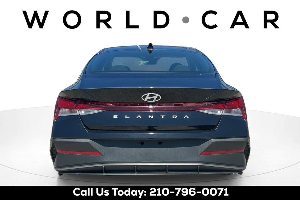 Certified 2025 Hyundai Elantra SE FWD image 4