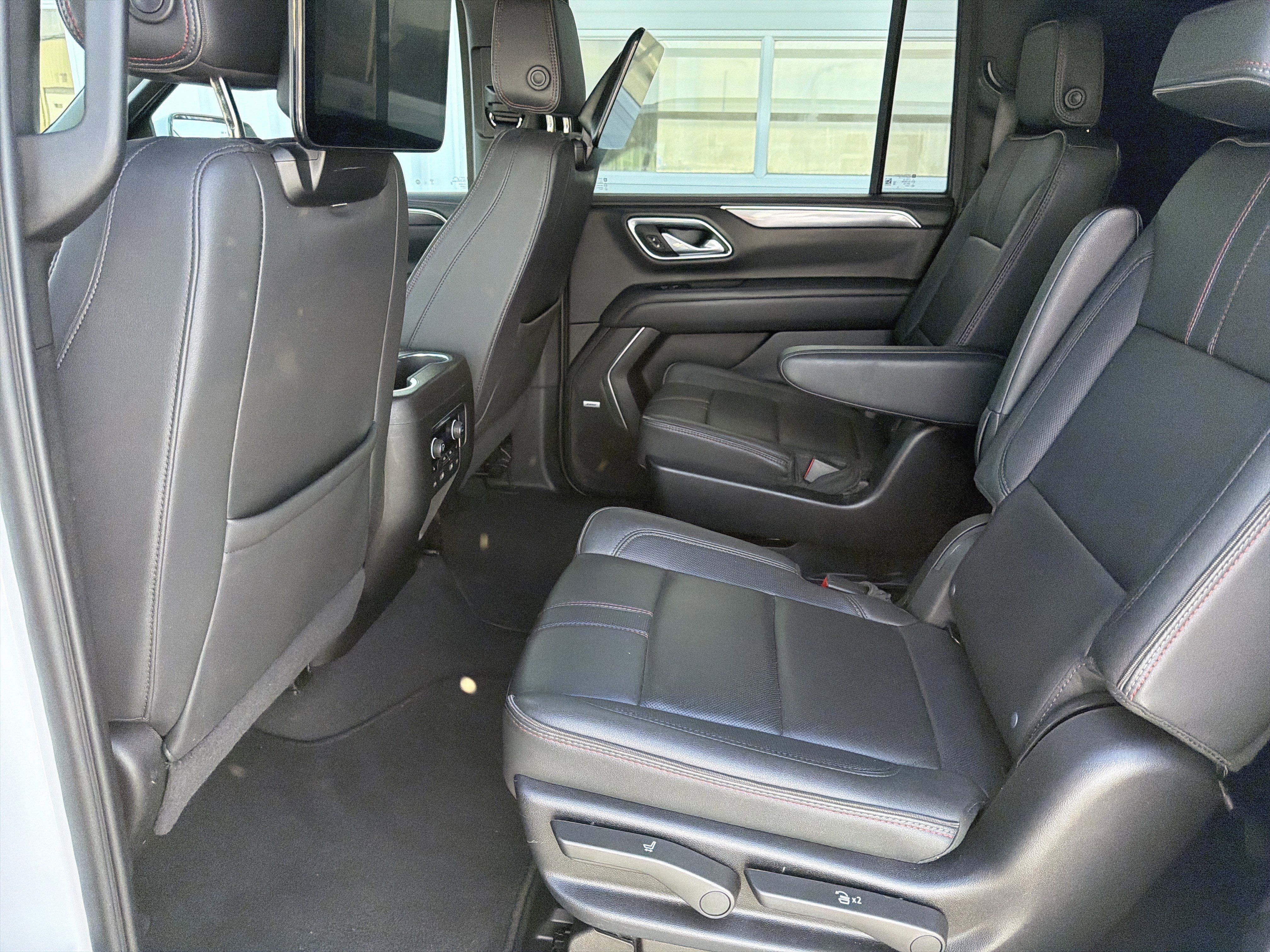 Used 2024 Chevrolet Suburban RST w/ Luxury Package AWD/4WD image 23