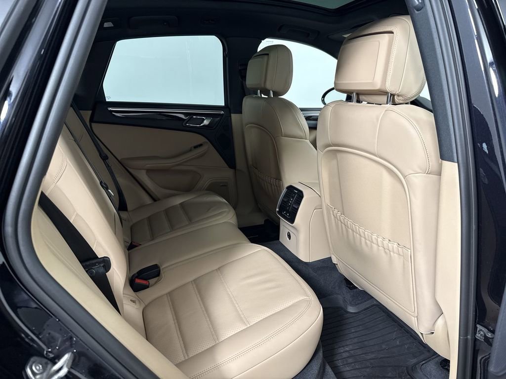 Certified 2024 Porsche Macan image 25