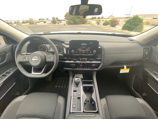 New 2025 Nissan Pathfinder SL image 12