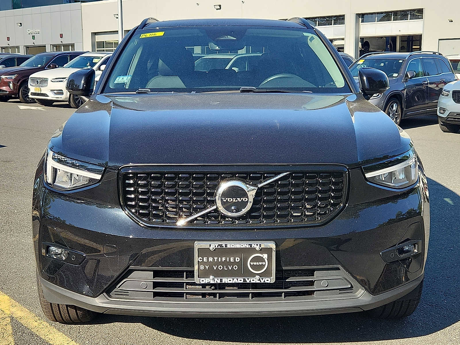 Certified 2023 Volvo XC40 B5 Plus w/ Climate Package AWD/4WD image 2