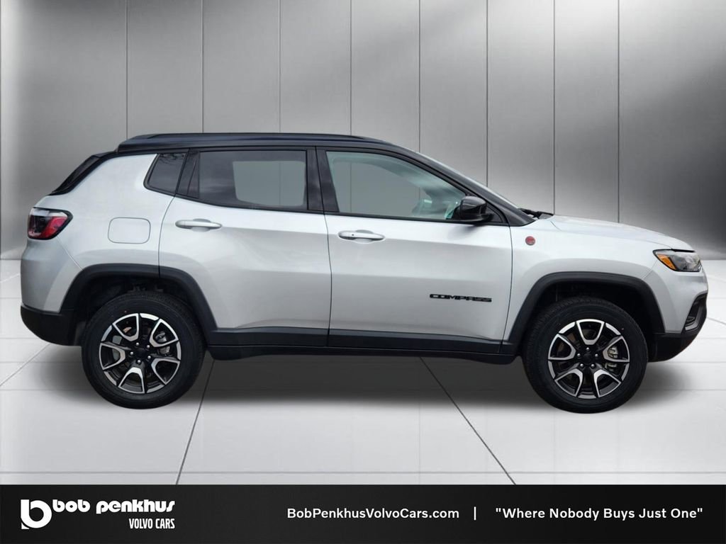 Used 2024 Jeep Compass Trailhawk image 24