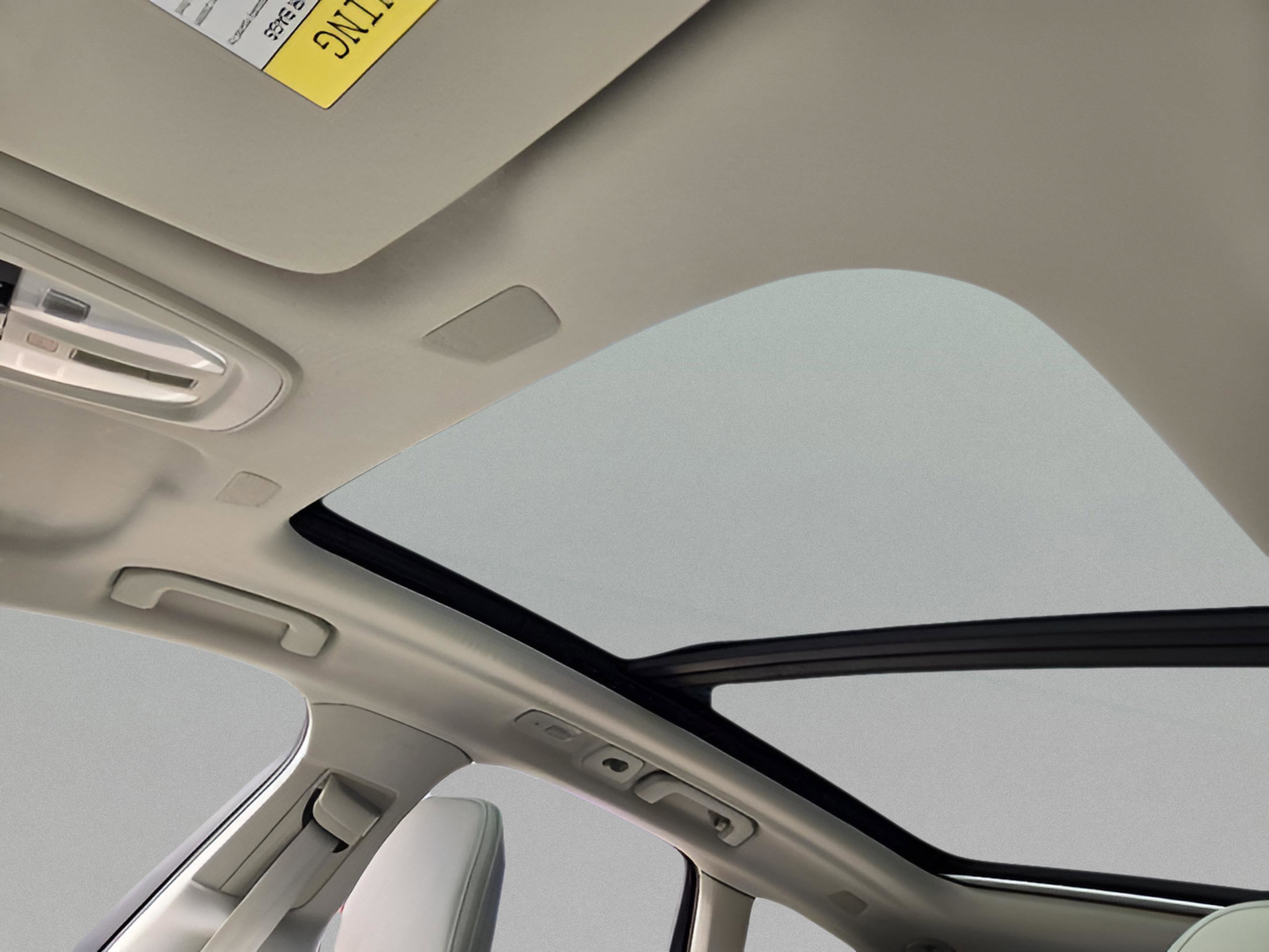 Used 2025 Volvo XC60 T8 Plus w/ Protection Package Premier image 16