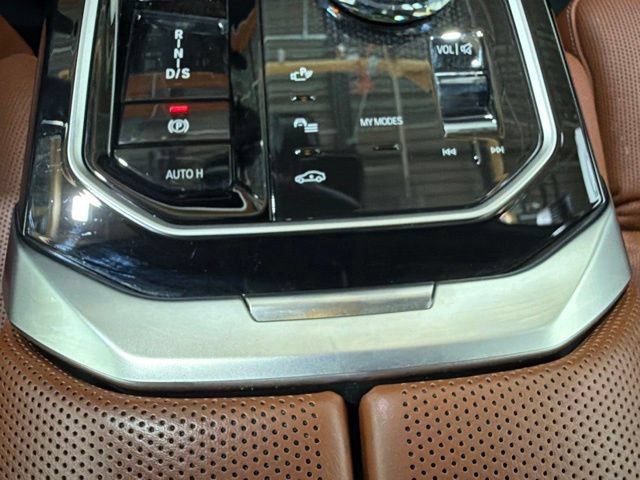 Certified 2024 BMW 740i xDrive w/ Premium Package 2 AWD/4WD image 39