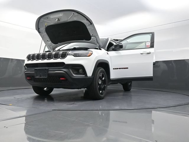 Used 2023 Jeep Compass Trailhawk w/ Trailhawk Convenience Group AWD/4WD image 31