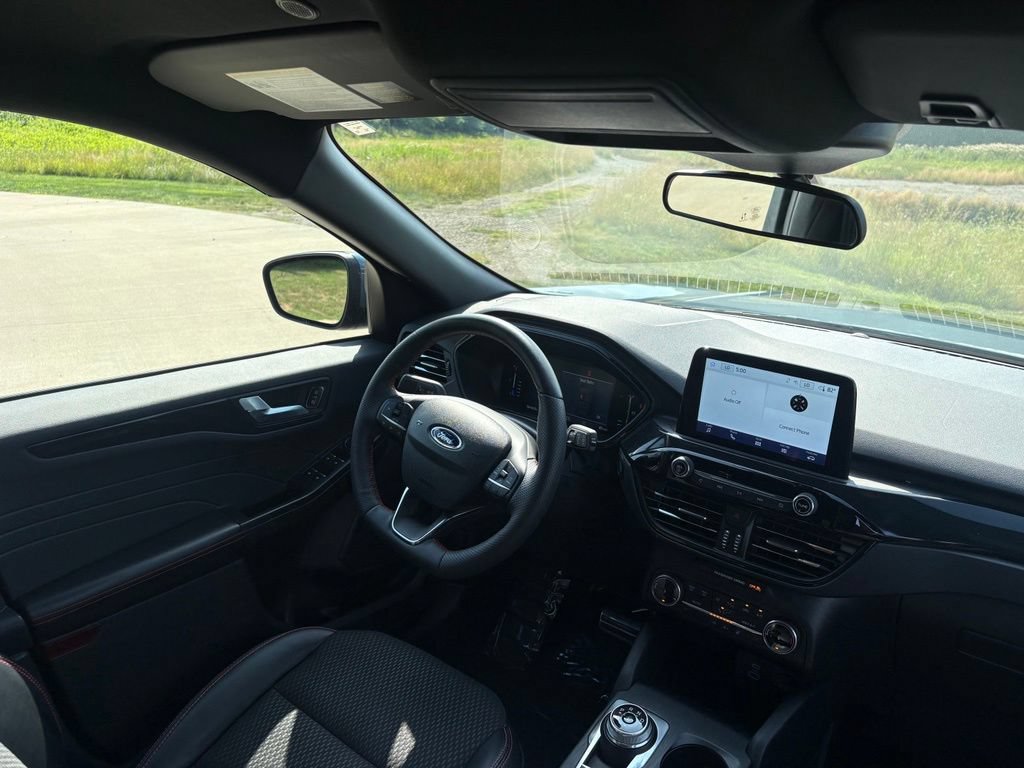Used 2023 Ford Escape ST-Line Select AWD/4WD image 31
