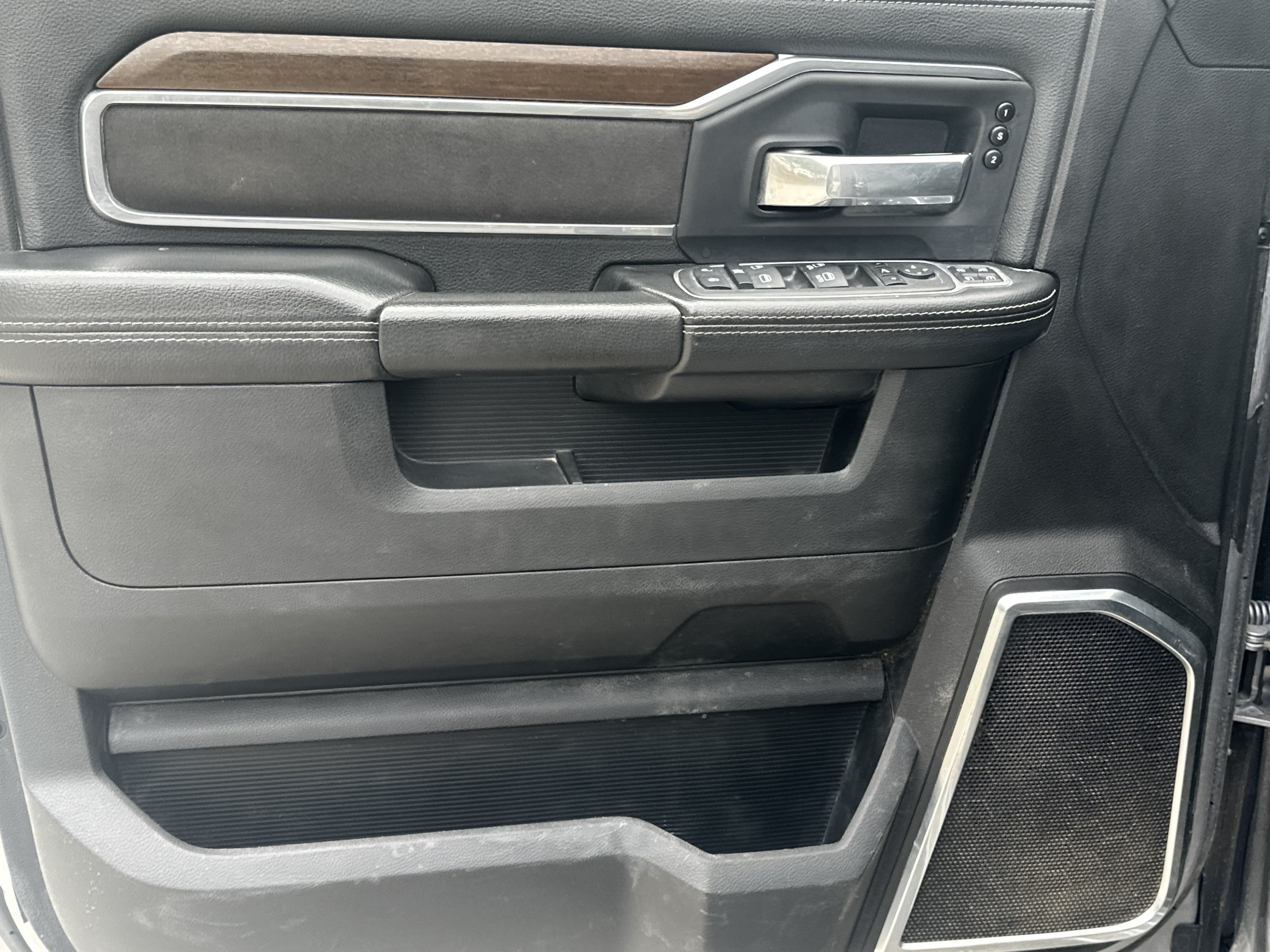 Used 2024 RAM 2500 Laramie w/ Safety Group AWD/4WD image 10
