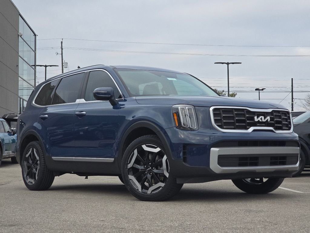 Used 2023 Kia Telluride S w/ S Sunroof Package