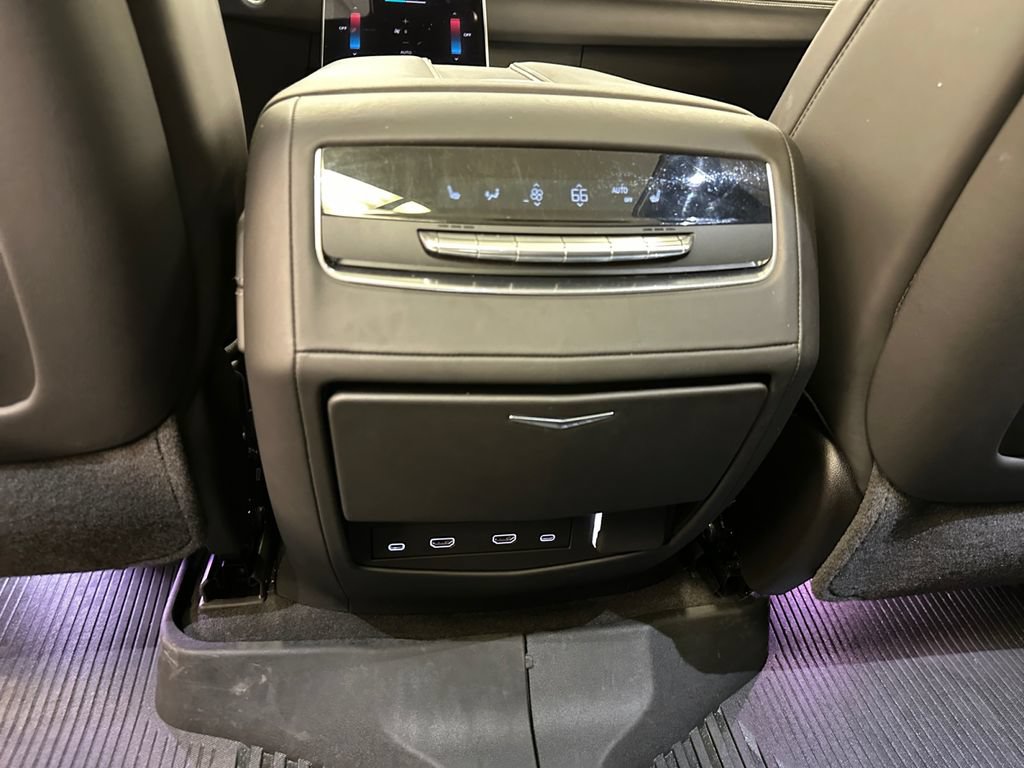 Used 2025 Cadillac Escalade ESV Sport Platinum AWD/4WD image 17