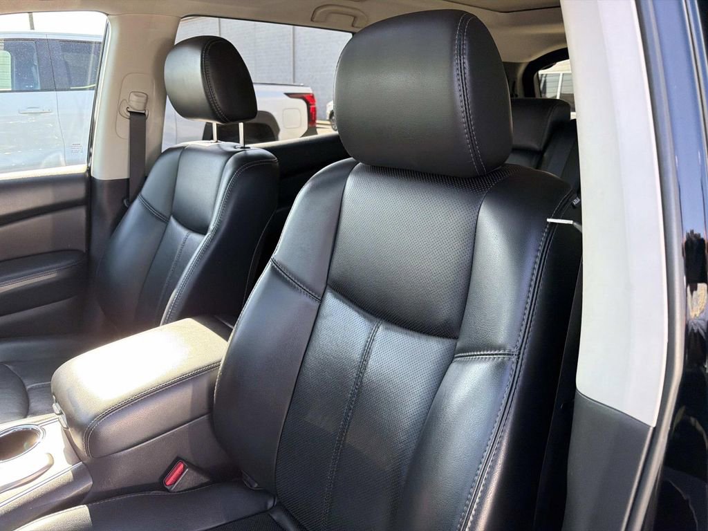 Used 2017 Nissan Pathfinder Platinum image 25