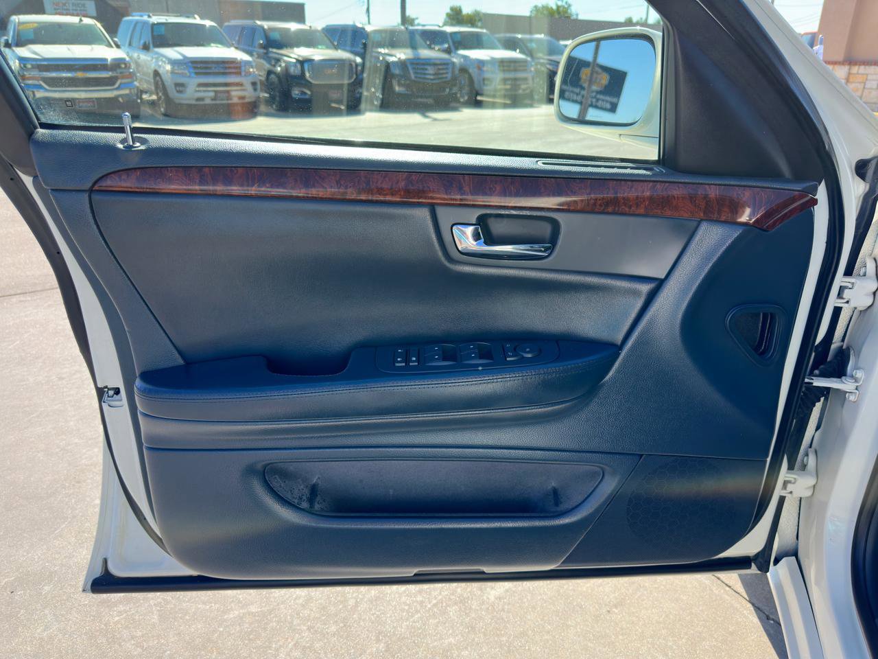 Used 2009 Cadillac DTS Limousine FWD image 43