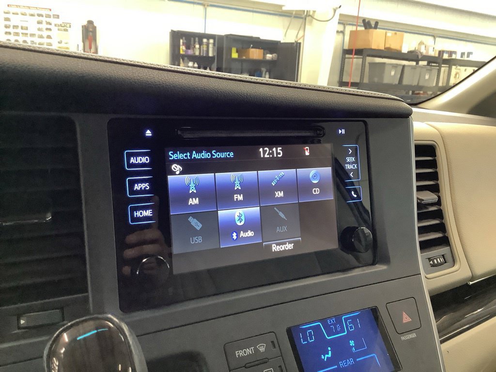 Used 2015 Toyota Sienna XLE FWD image 10