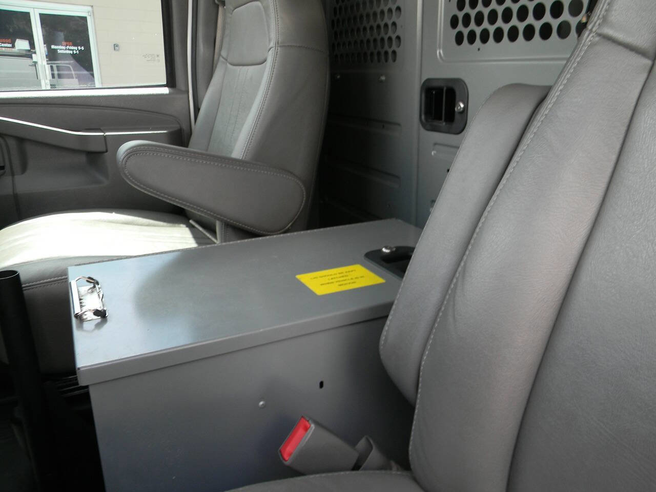 Used 2017 Chevrolet Express 2500 image 9