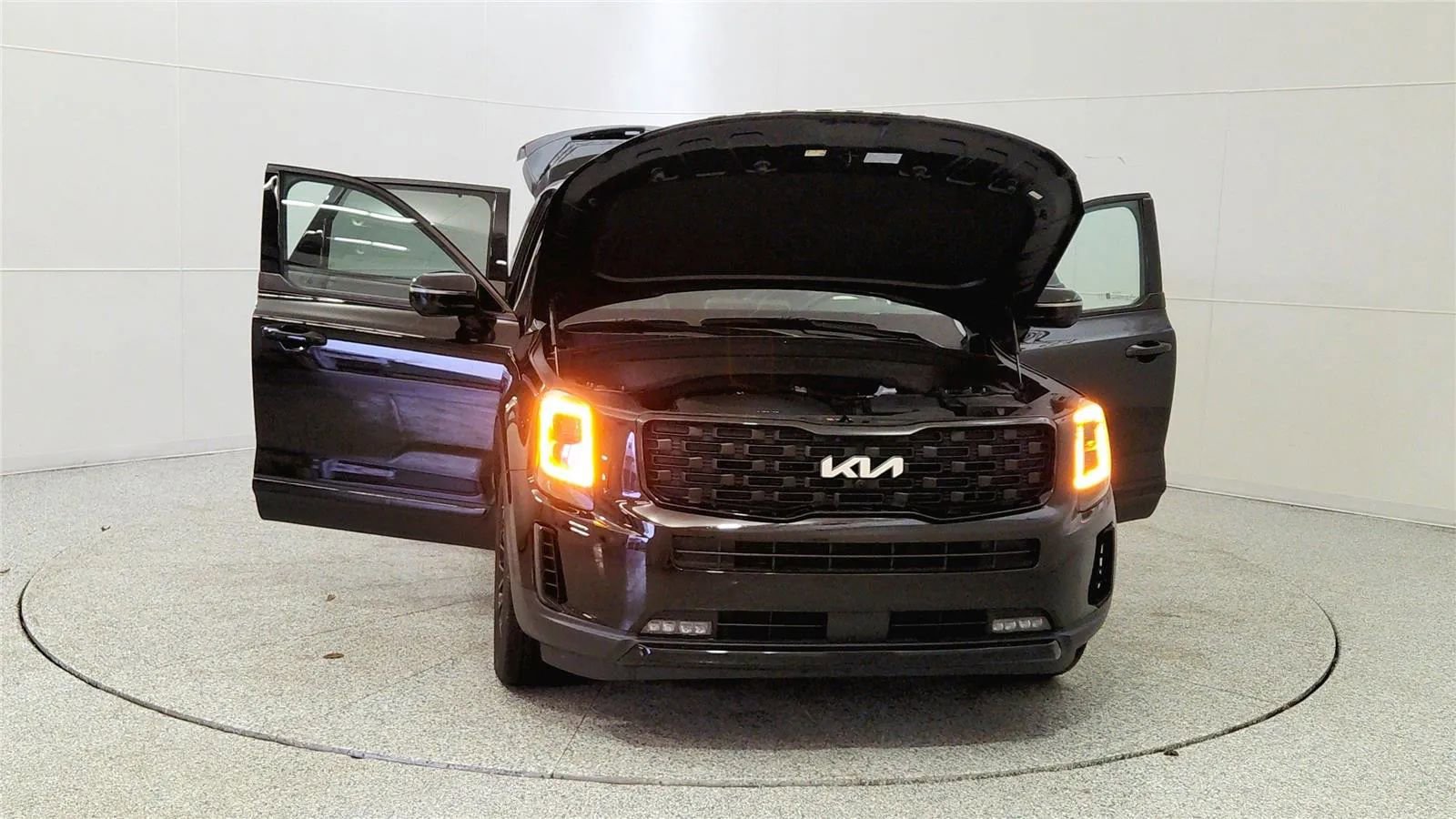 Used 2022 Kia Telluride SX w/ SX Prestige Package image 3