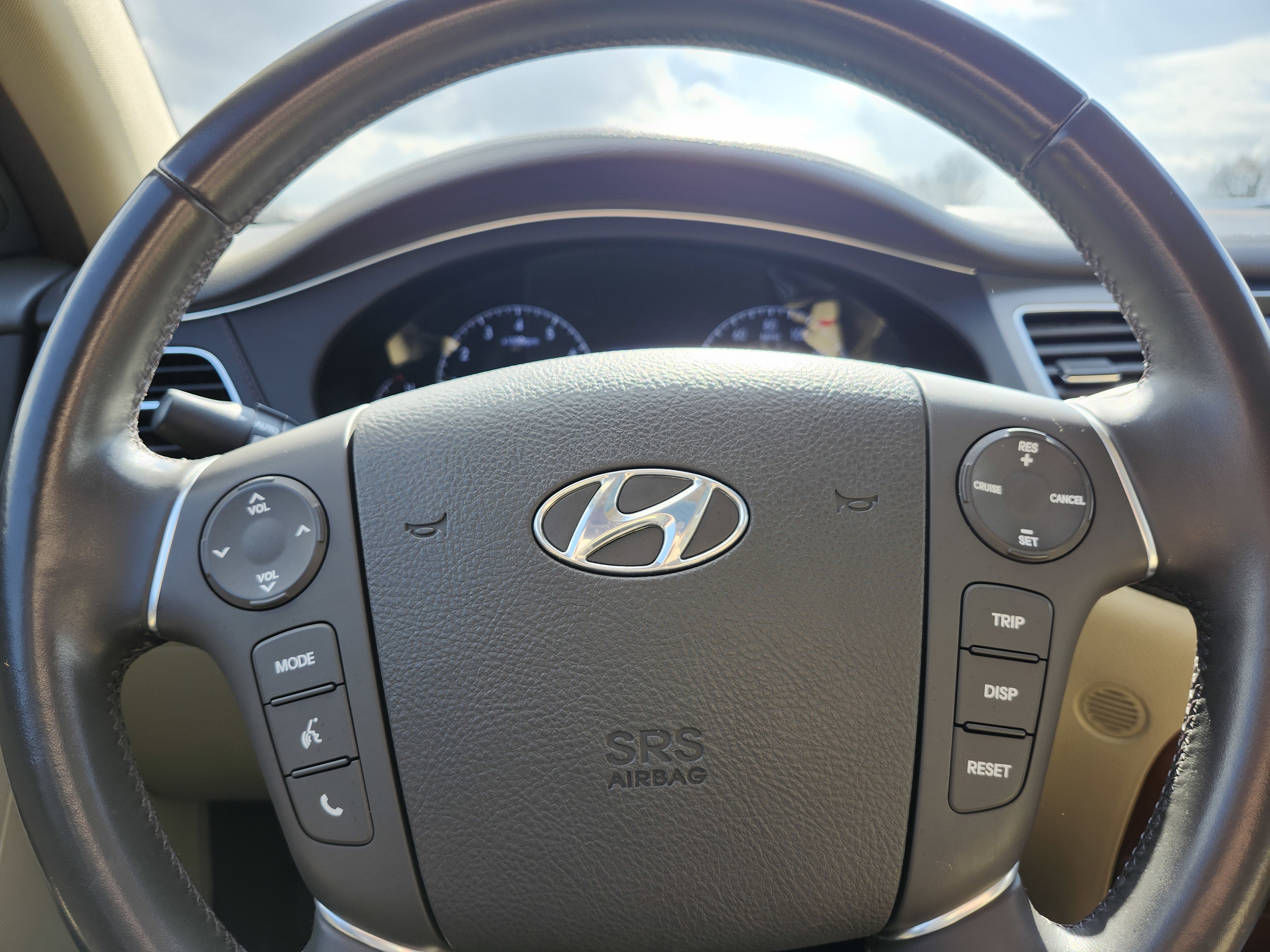 Used 2013 Hyundai Genesis 3.8 w/ Premium Pkg image 29