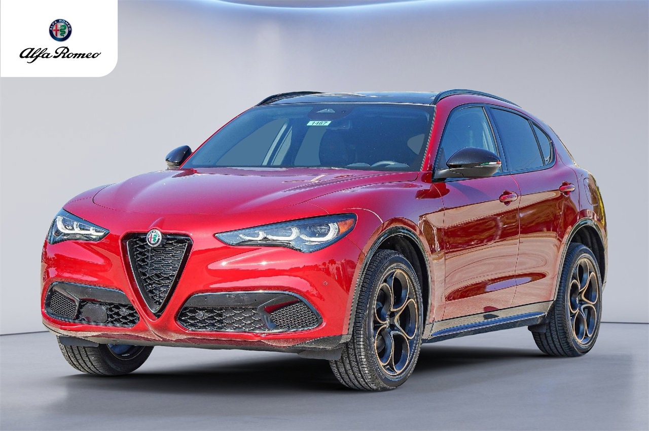 New 2025 Alfa Romeo Stelvio Sprint image 7
