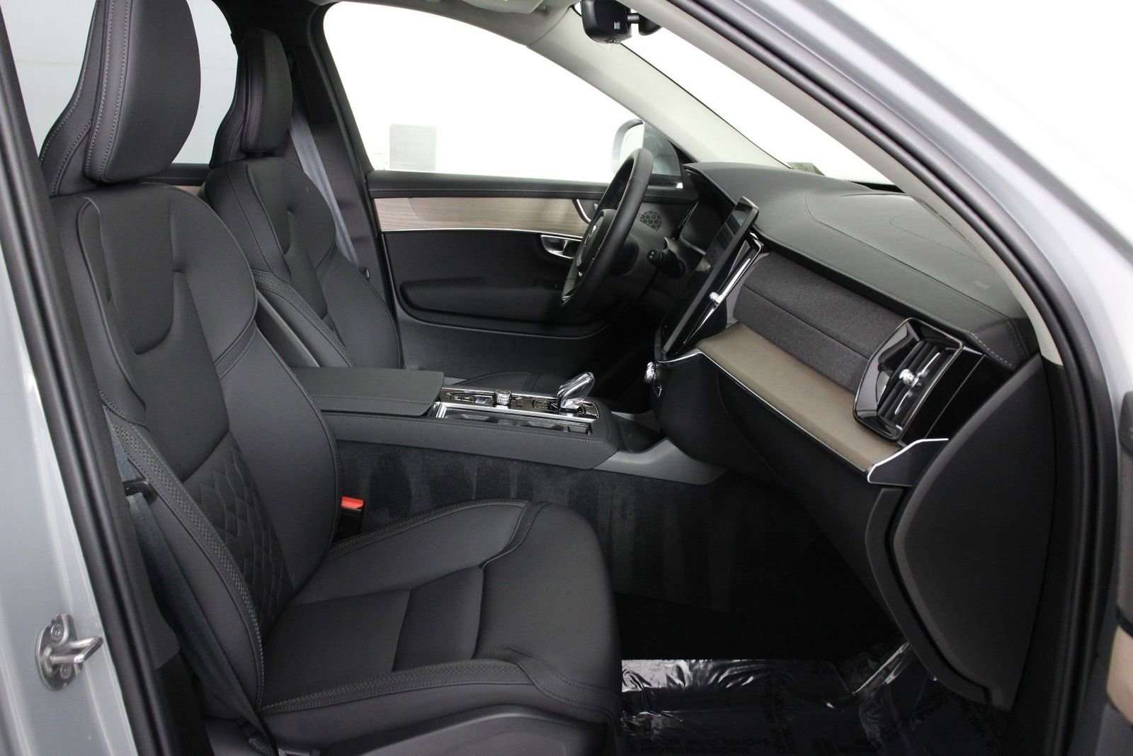 Certified 2026 Volvo XC90 B6 Plus image 29