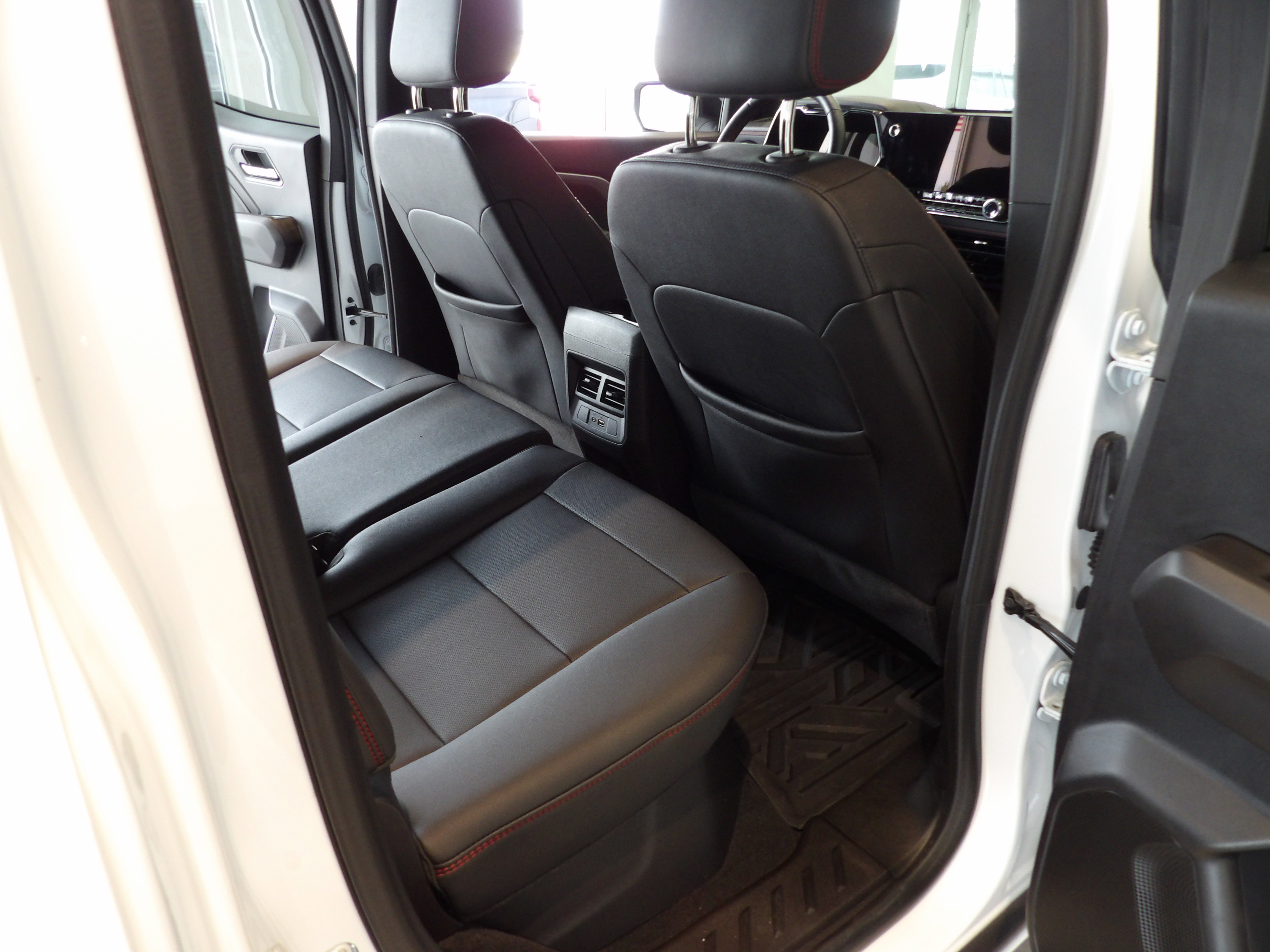 Used 2024 Chevrolet Colorado Z71 w/ Z71 Convenience Package 2 image 20