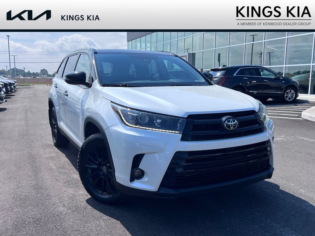 Used 2019 Toyota Highlander SE w/ Nightshade Edition AWD/4WD image 1