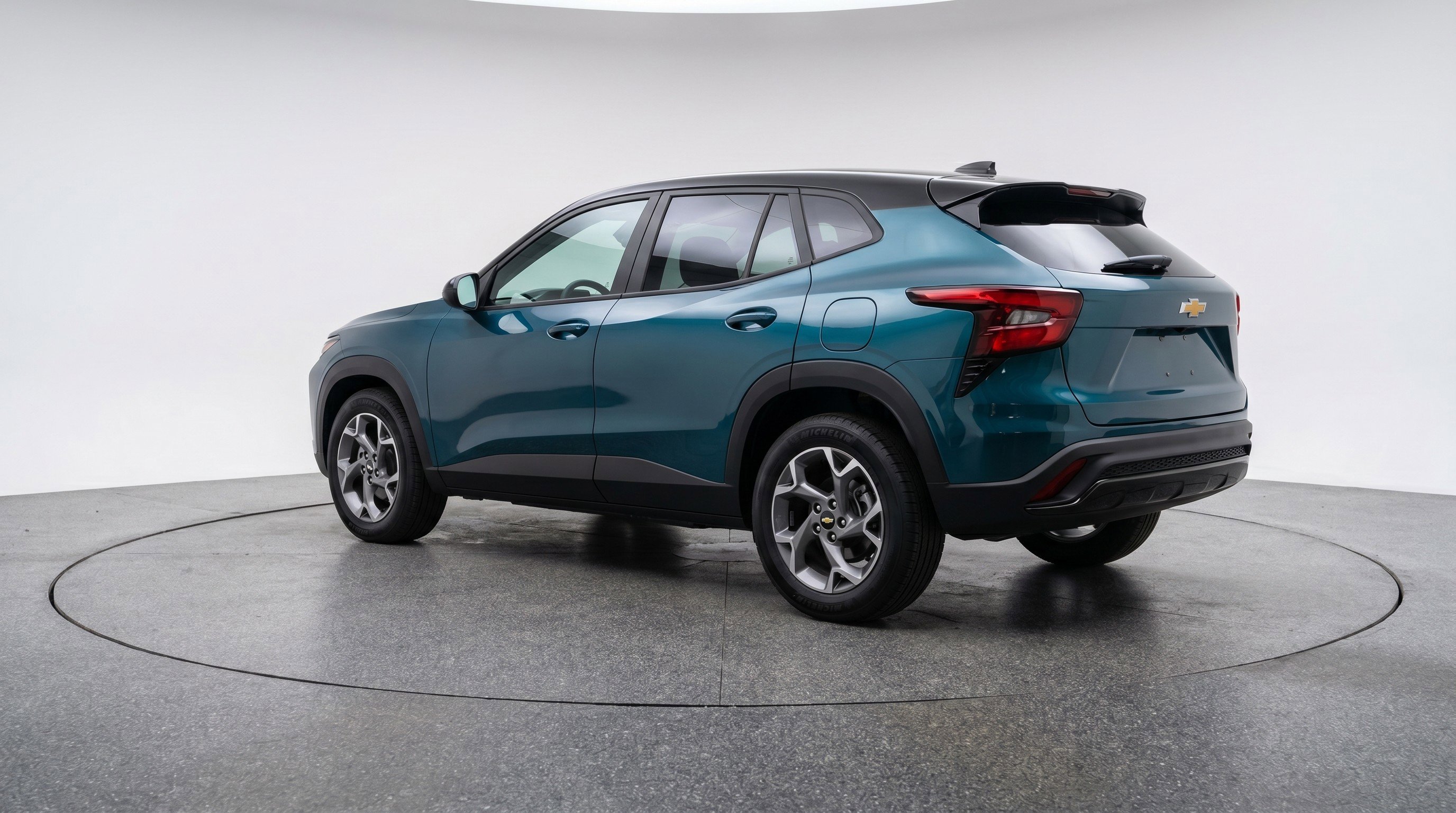 Used 2025 Chevrolet Trax LT FWD image 6