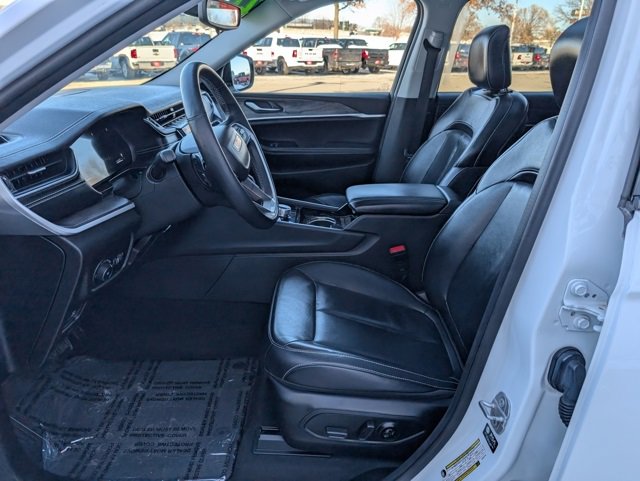 Used 2022 Jeep Grand Cherokee L Limited w/ Trailer Tow Group (B) image 2