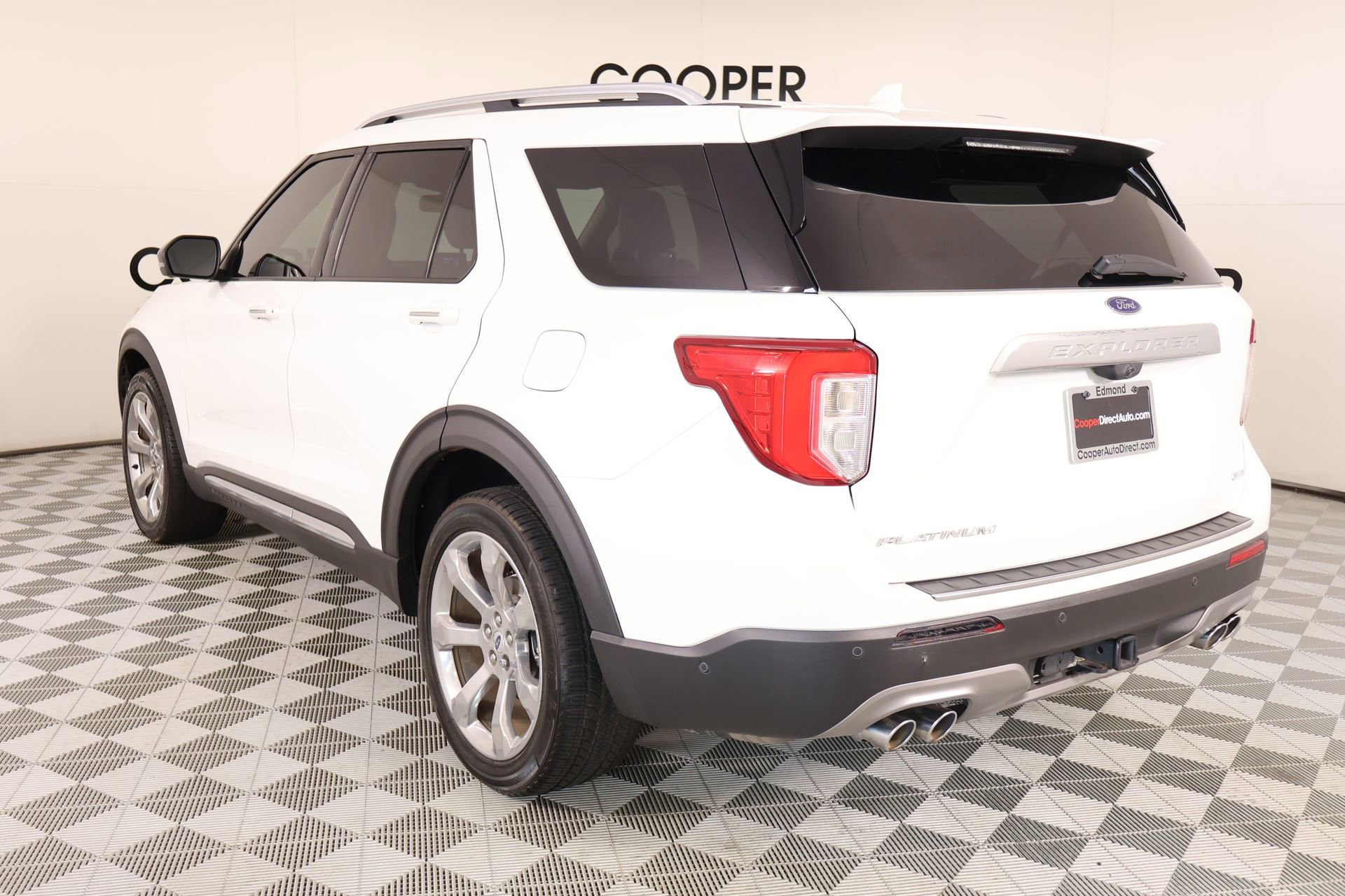 Used 2020 Ford Explorer Platinum w/ Premium Technology Package image 25