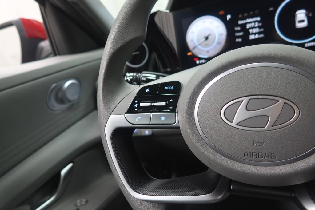 Used 2024 Hyundai Elantra Blue FWD image 18