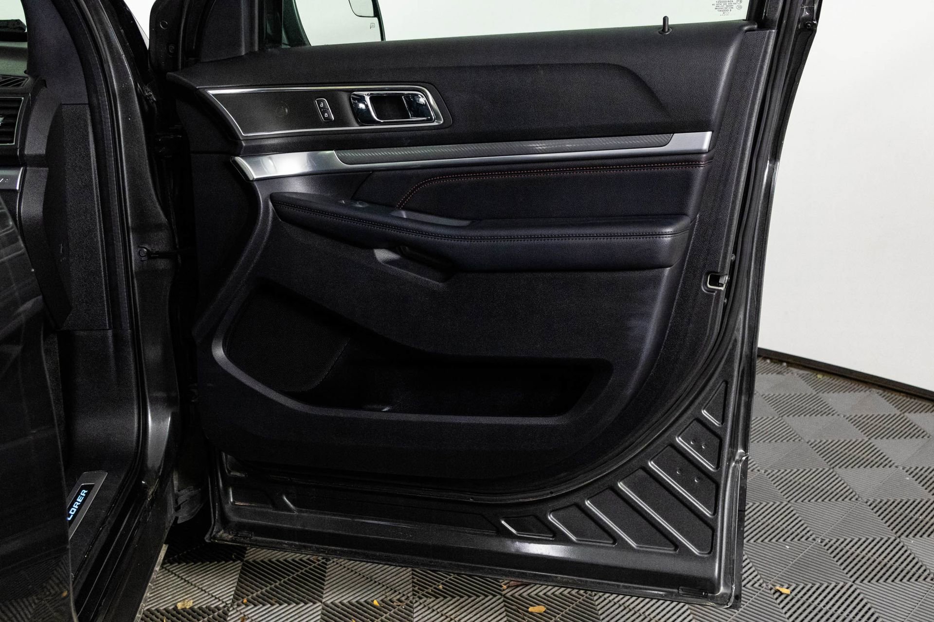 Used 2018 Ford Explorer Sport image 42