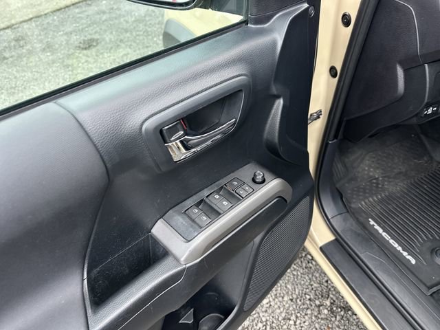 Used 2019 Toyota Tacoma TRD Off-Road image 14