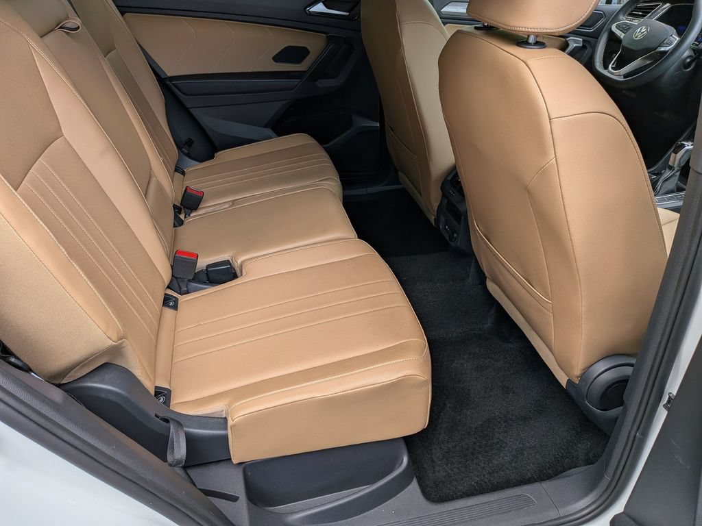 Used 2024 Volkswagen Tiguan SE AWD/4WD image 32