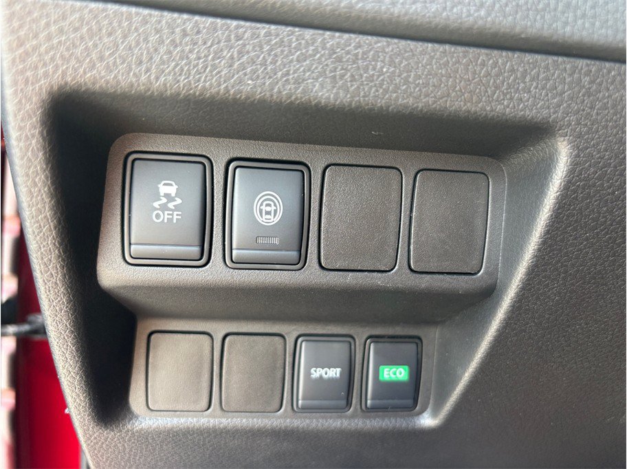 Used 2020 Nissan Rogue Sport SV FWD image 29