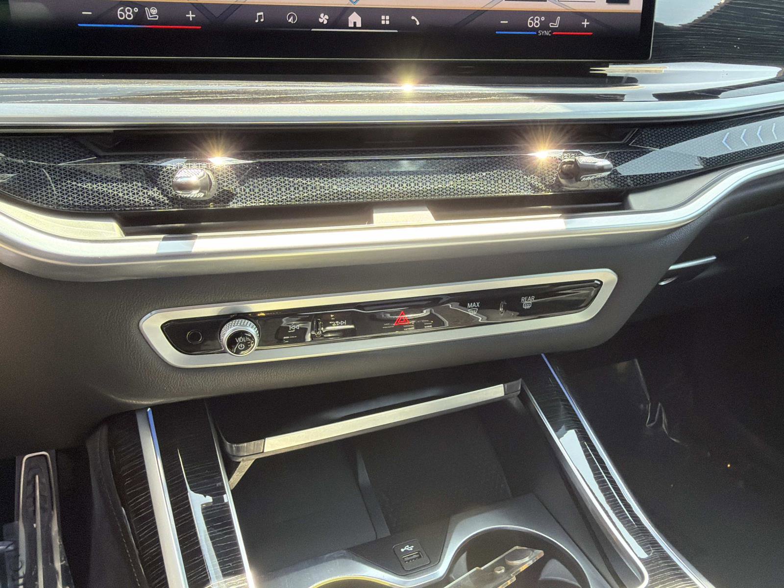 Certified 2024 BMW X7 xDrive40i w/ M Sport Package AWD/4WD image 26